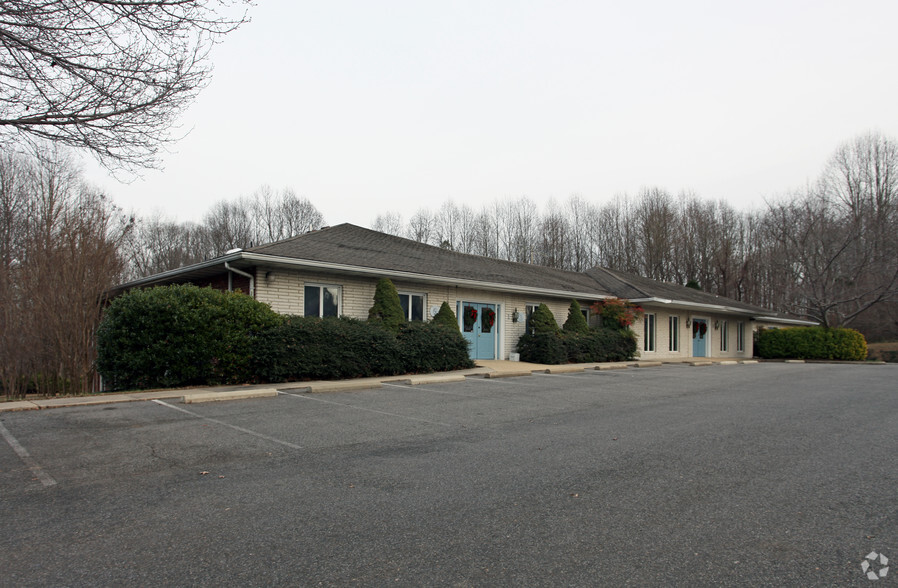 2425 Solomons Island Rd, Huntingtown, MD à louer - Photo principale – Image 1 sur 13