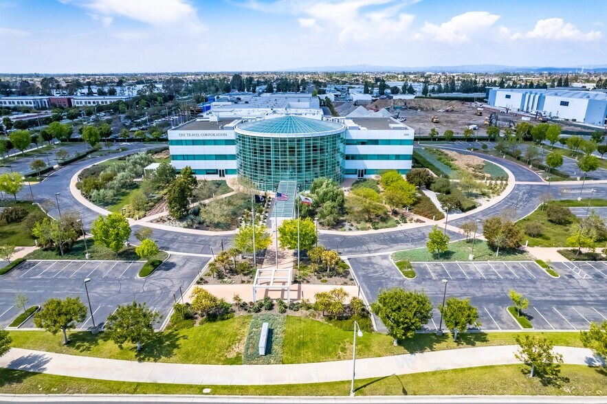 5551 Katella Ave, Cypress, CA à vendre - Photo de l’immeuble – Image 2 sur 15