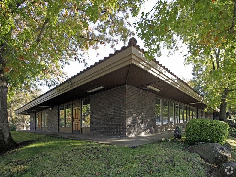 2508 Garfield Ave, Carmichael, CA à louer - Photo de l’immeuble – Image 3 sur 7