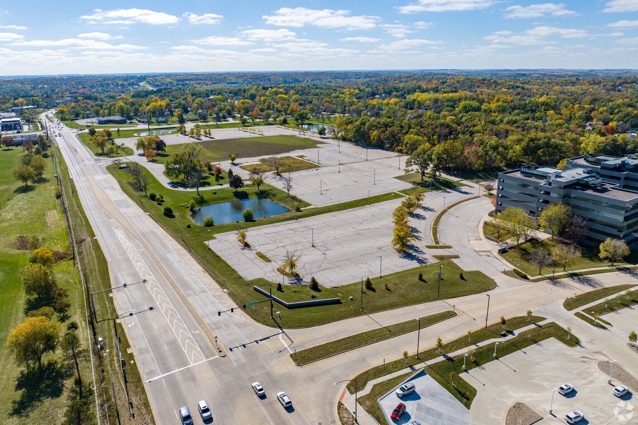 Edgewood Point Towers portefeuille de 4 biens à vendre sur LoopNet.fr Photo principale– Image 1 sur 24
