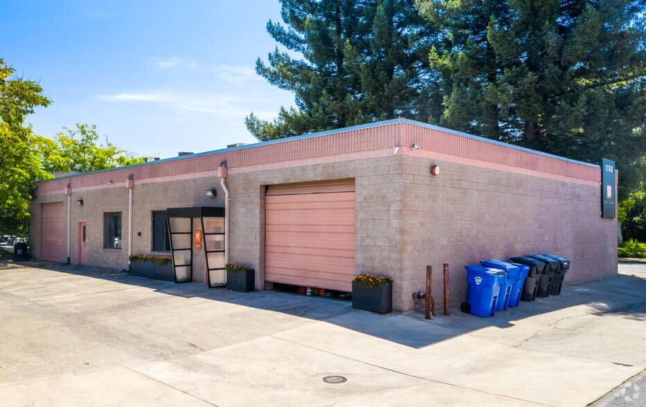 1760 Industrial Way, Napa, CA à louer - Photo de l’immeuble – Image 1 sur 16