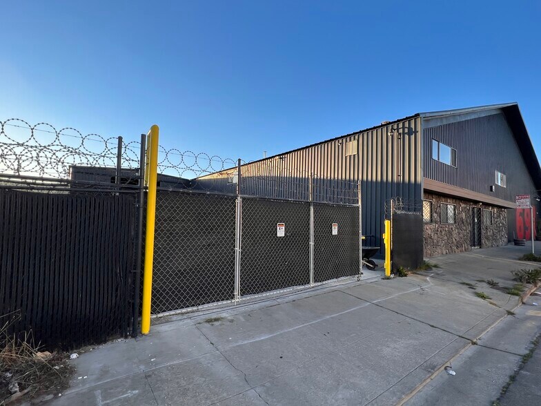 691 S 31st St, Richmond, CA à louer - Photo de l’immeuble – Image 1 sur 10