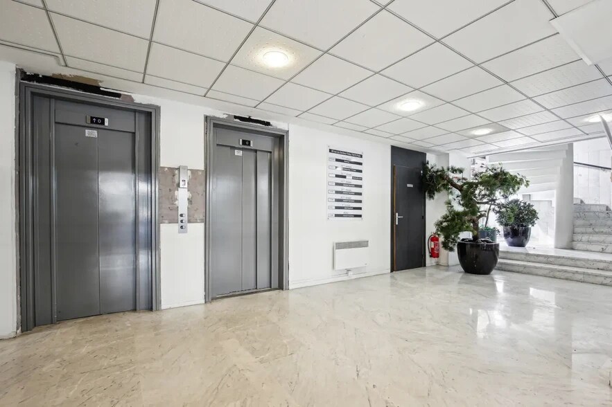 28 Rue Du Docteur Finlay, Paris à louer - Hall d’entrée – Image 2 sur 3
