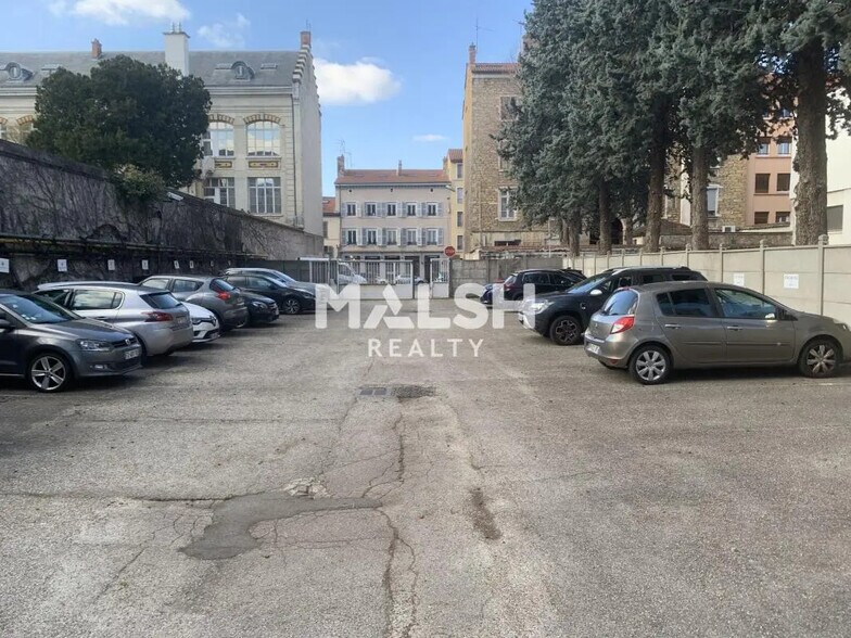 Bureau dans Lyon à vendre - Photo de l’immeuble – Image 3 sur 12