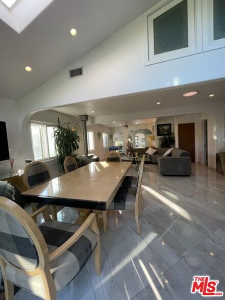425 Sunridge St, Playa del Rey, CA à vendre - Photo de l’immeuble – Image 2 sur 41