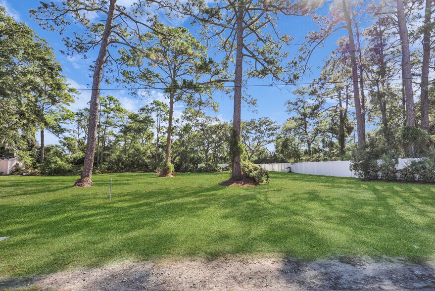 108 Lewis Ave, Tybee Island, GA à vendre - Photo de l’immeuble – Image 2 sur 37