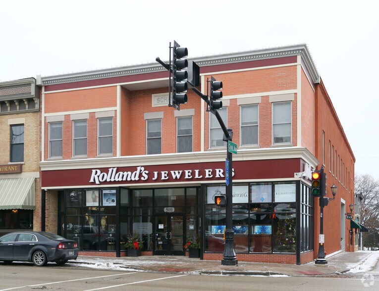 100 E Cook Ave, Libertyville, IL à louer - Photo de l’immeuble – Image 1 sur 2