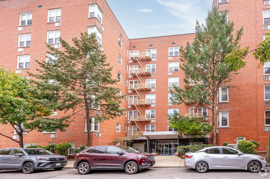 1717 E 18th St, Brooklyn, NY à vendre - Photo de l’immeuble – Image 2 sur 6