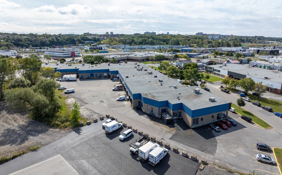 2022 Rue Lavoisier, Québec, QC à louer - Photo de l’immeuble – Image 3 sur 3