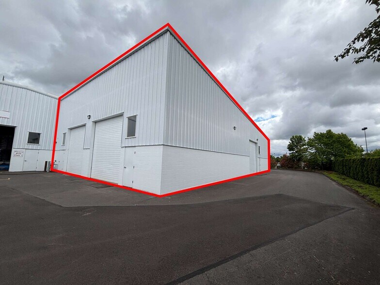 2820 SE 58th Ct, Hillsboro, OR à louer - Photo de l’immeuble – Image 1 sur 2