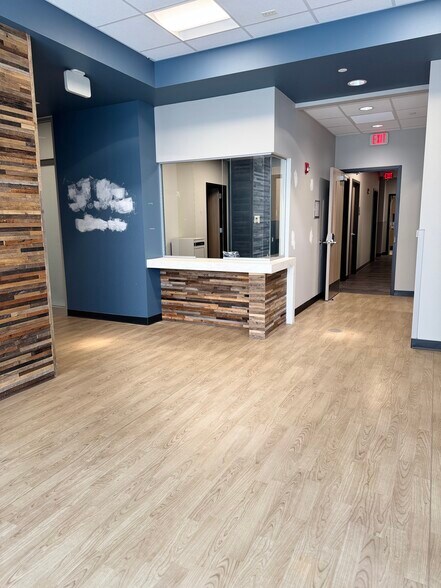 2521 Walden Ave, Cheektowaga, NY à louer - Photo intérieure – Image 3 sur 33