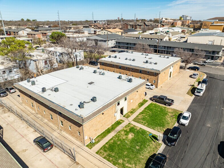 2404 Louise St, Denton, TX à vendre - Photo de l’immeuble – Image 2 sur 37
