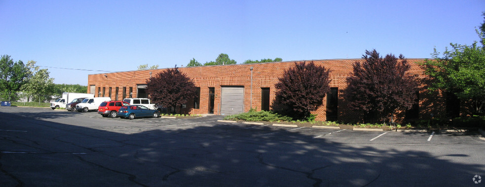 7904-7914 Queenair Dr, Gaithersburg, MD à louer - Photo de l’immeuble – Image 2 sur 5