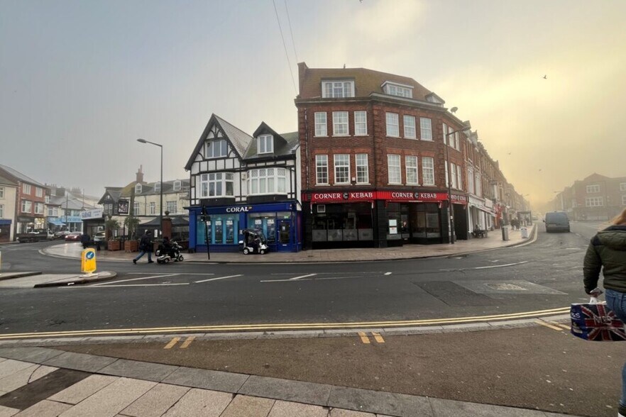 3 The Strand, Exmouth à vendre - Photo de l’immeuble – Image 2 sur 5