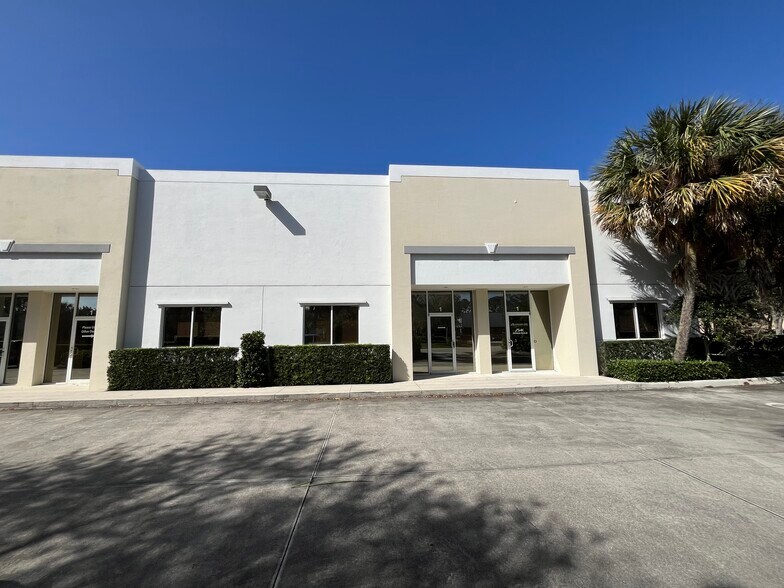 1700 Park Ln S, Jupiter, FL à louer - Photo de l’immeuble – Image 2 sur 27