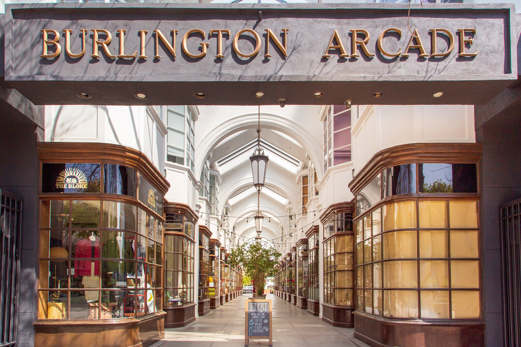 380 S Lake Ave, Pasadena, CA à louer Photo principale– Image 1 sur 8