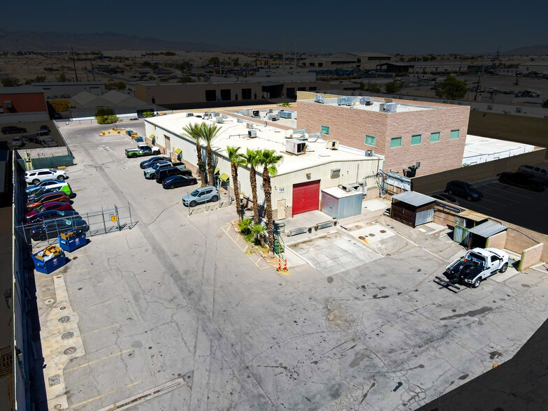 104 W Mayflower Ave, North Las Vegas, NV à vendre - Photo de l’immeuble – Image 1 sur 4