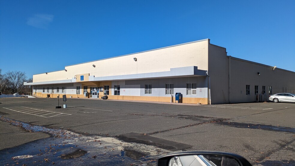 699 East Middle Tpke, Manchester, CT à vendre - Photo de l’immeuble – Image 3 sur 9