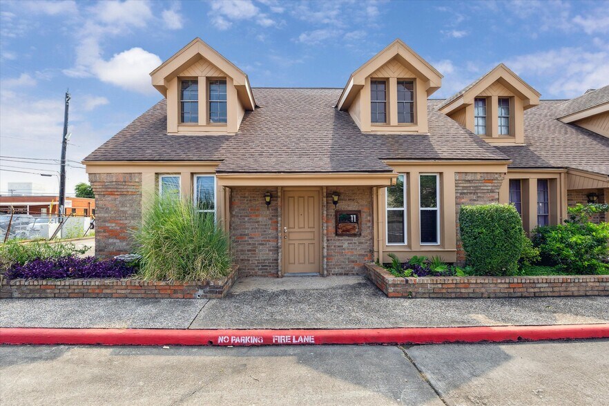 6910 Bellaire Blvd, Houston, TX à vendre - Photo de l’immeuble – Image 1 sur 15