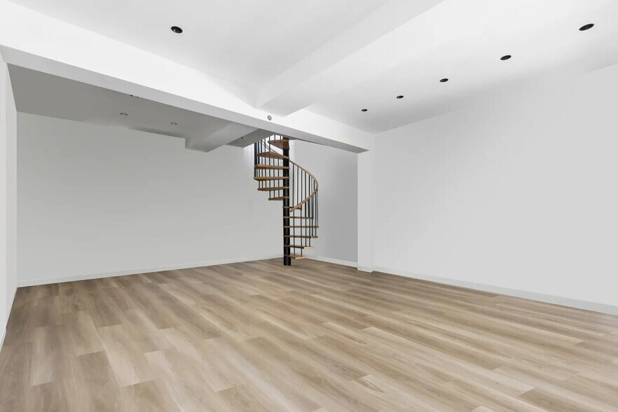 Bureau dans Paris à vendre - Photo de l’immeuble – Image 2 sur 9