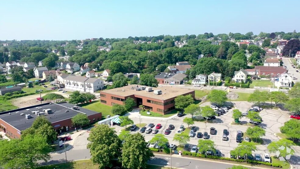 2 Shaws Cv, New London, CT à louer - Vidéo aérienne – Image 2 sur 22