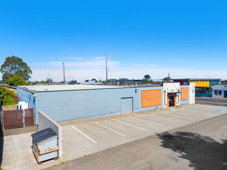 341 Harris St, Eureka, CA à vendre - Photo de l’immeuble – Image 2 sur 51