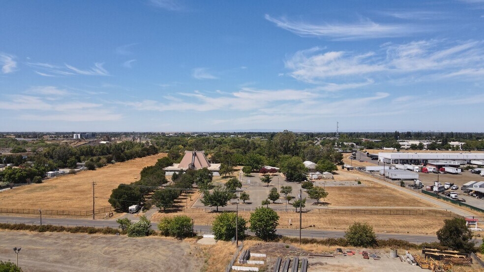 4016 Happy Ln, Sacramento, CA à vendre - Photo de l’immeuble – Image 2 sur 13