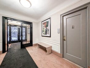 140 W 58th St, New York, NY à louer Photo intérieure– Image 1 sur 14