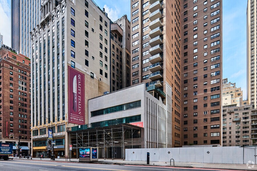 49 W 57th St, New York, NY à louer - Photo de l’immeuble – Image 1 sur 4