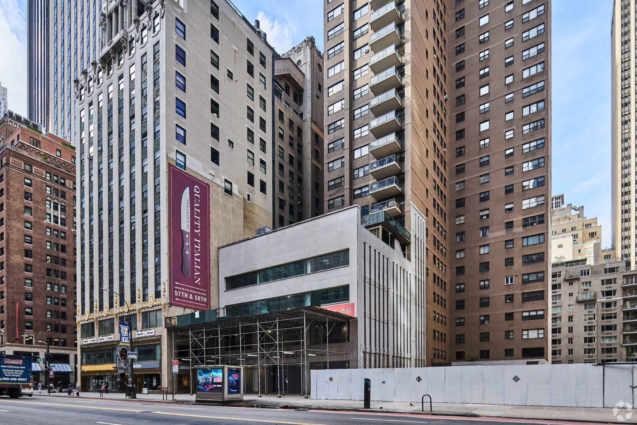 49 W 57th St, New York, NY à louer Photo de l’immeuble– Image 1 sur 5