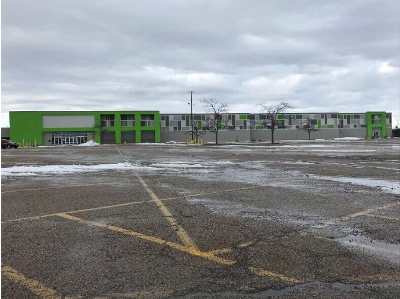 2323 W Pioneer Pky, Peoria, IL à louer - Photo de l’immeuble – Image 2 sur 16