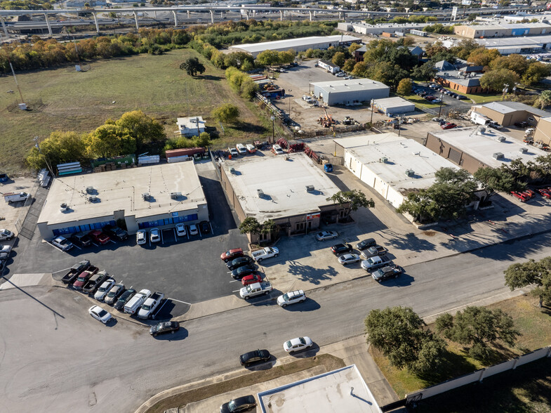 4402-4406 Centergate St, San Antonio, TX à louer - Photo de l’immeuble – Image 3 sur 9