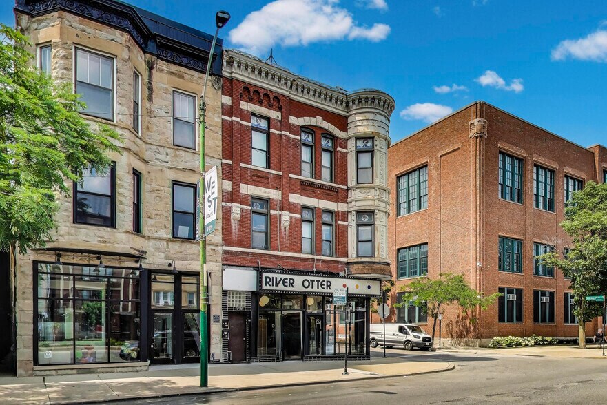 918 N Ashland Ave, Chicago, IL à louer - Photo de l’immeuble – Image 3 sur 22