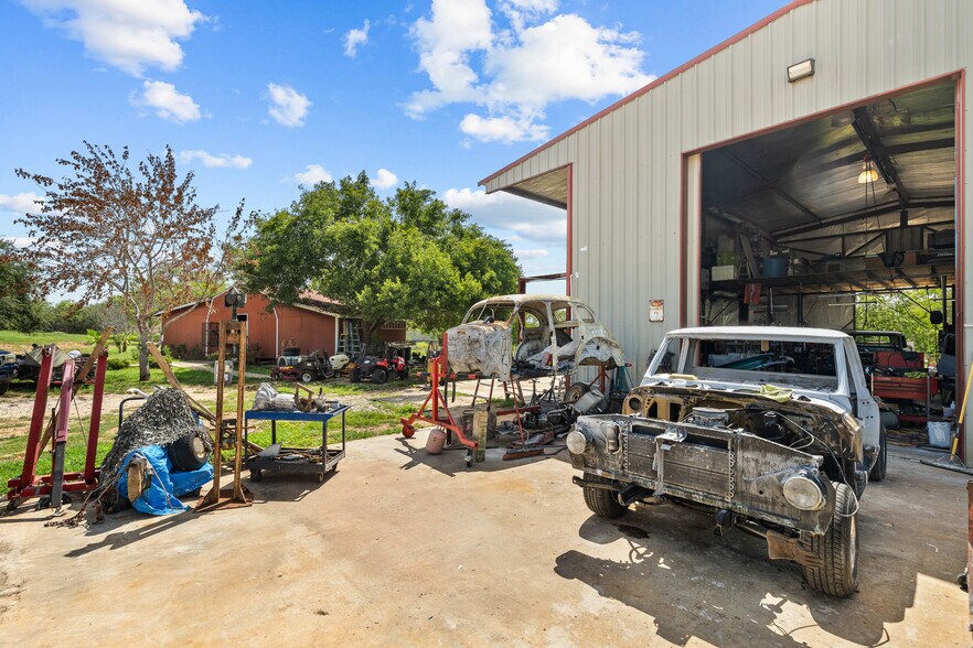 424 Homecrest Dr, La Vernia, TX à vendre - Photo de l’immeuble – Image 3 sur 48