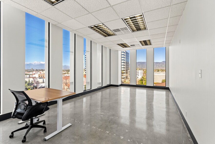 330 N D St, San Bernardino, CA à louer - Photo intérieure – Image 3 sur 29