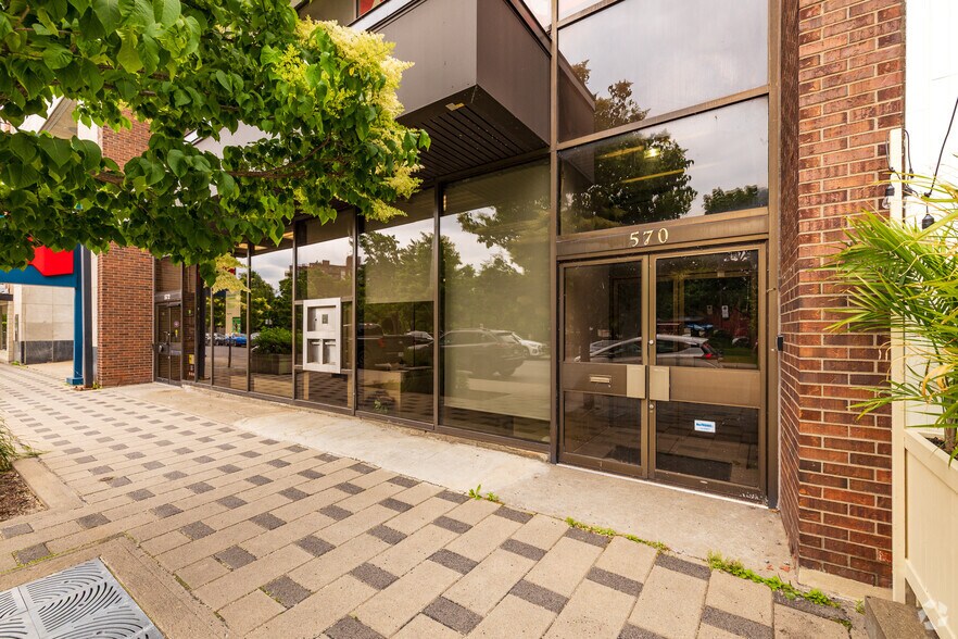 570-572 Av Victoria, Saint-lambert, QC à louer - Photo de l’immeuble – Image 3 sur 12