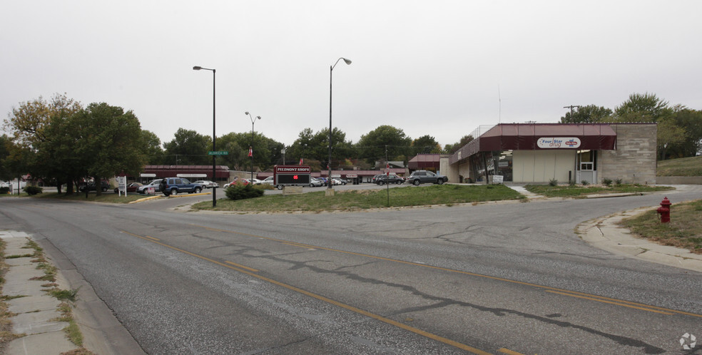 1265 S Cotner Blvd, Lincoln, NE à louer - Photo de l’immeuble – Image 3 sur 17