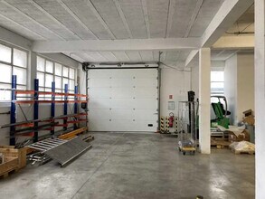 Local d'activités dans Décines-Charpieu à vendre Photo intérieure– Image 2 sur 12