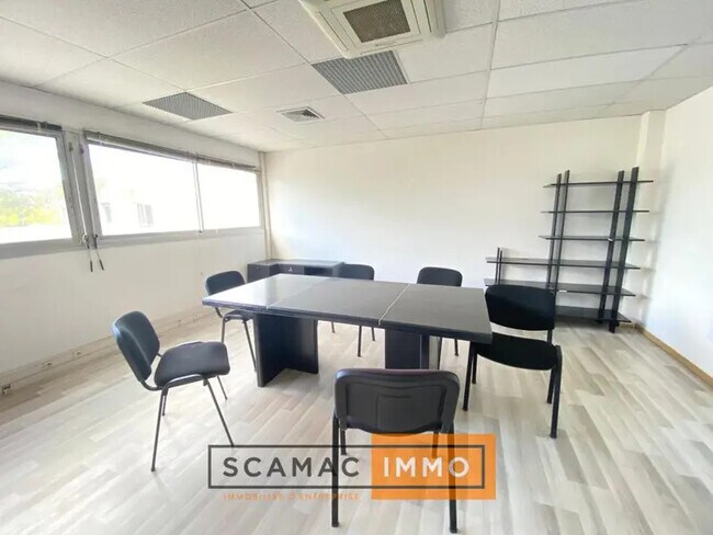 Plus de détails pour Bureau à louer