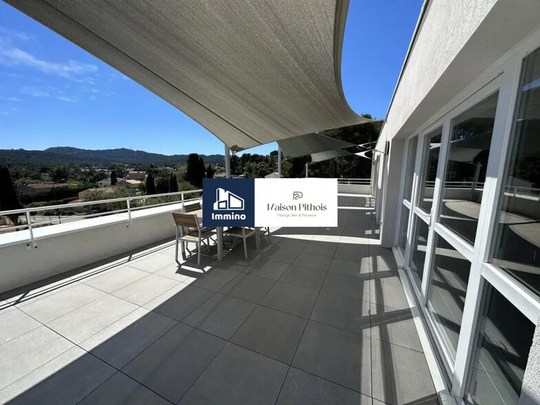 Local d'activités dans La Seyne-sur-Mer à vendre - Photo de l’immeuble – Image 2 sur 4