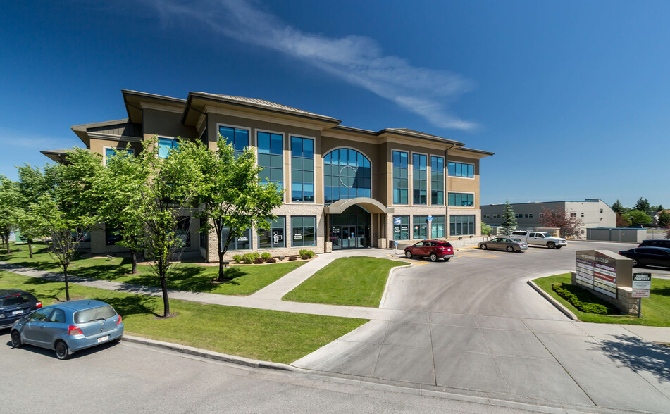 40 Sunpark Plz SE, Calgary, AB à louer - Photo de l’immeuble – Image 3 sur 6