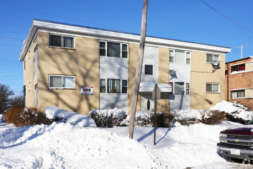 2116 Williamsburg Dr, Waukegan, IL à vendre - Photo principale – Image 1 sur 11