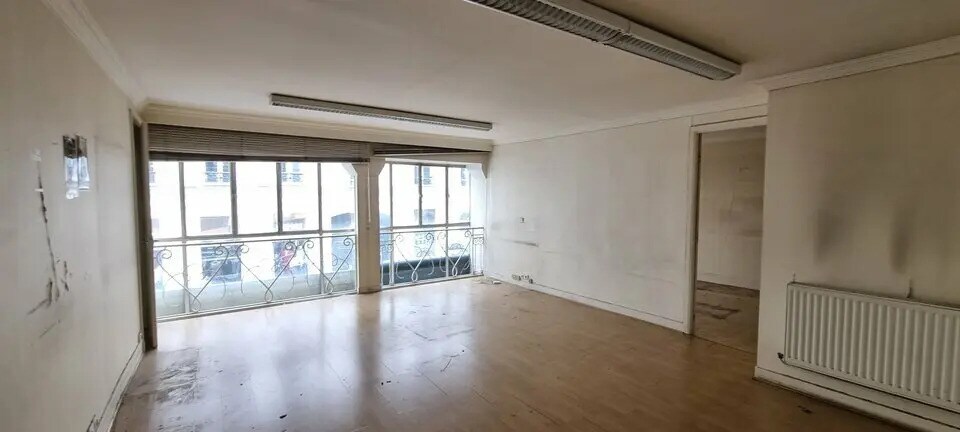 Local commercial dans Paris à louer - Photo de l’immeuble – Image 2 sur 12