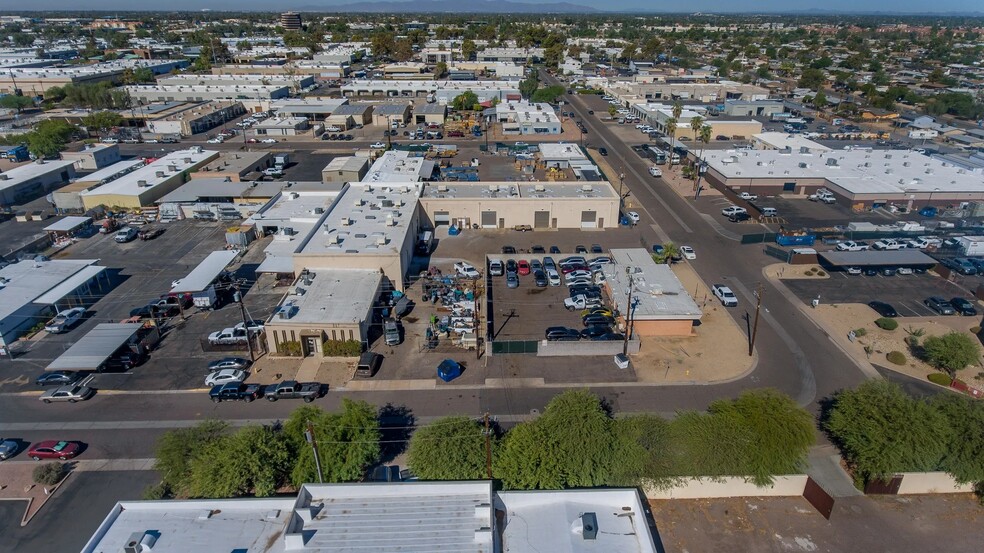 2115 W Shangri-La Rd, Phoenix, AZ à louer - Photo de l’immeuble – Image 2 sur 10