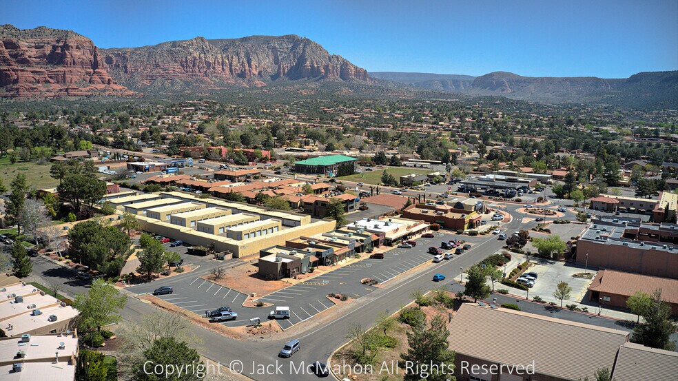 28 W Cortez Dr, Sedona, AZ à louer - Photo de l’immeuble – Image 3 sur 5