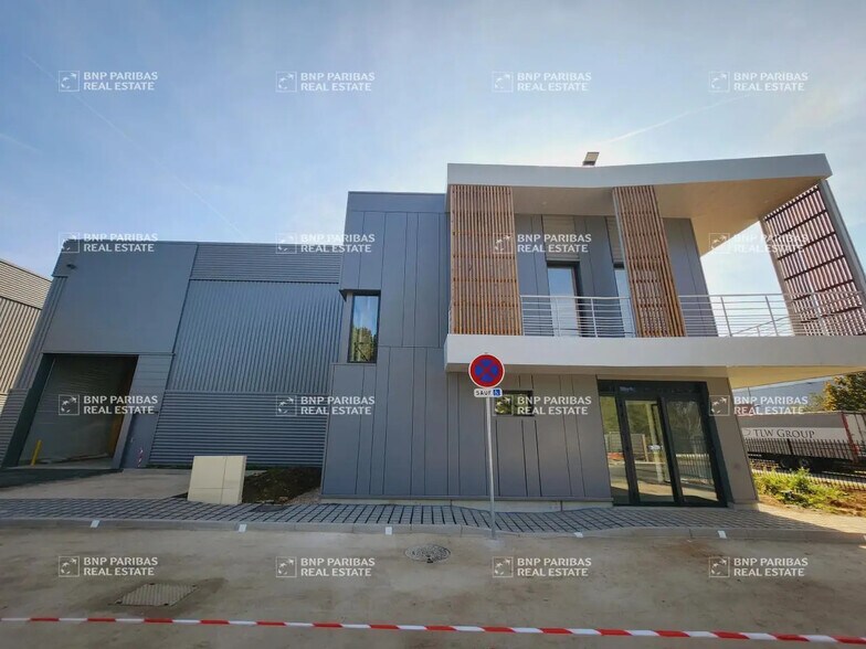 Local d’activités dans CHANTELOUP-EN-BRIE à louer - Photo de l’immeuble – Image 1 sur 19