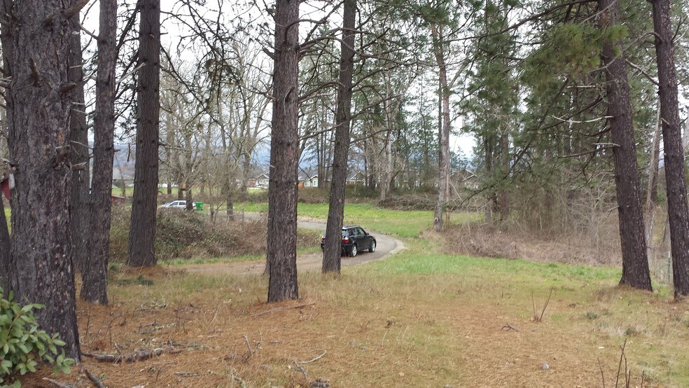 1885 Hubbard Ln, Grants Pass, OR à vendre - Photo de l’immeuble – Image 3 sur 3