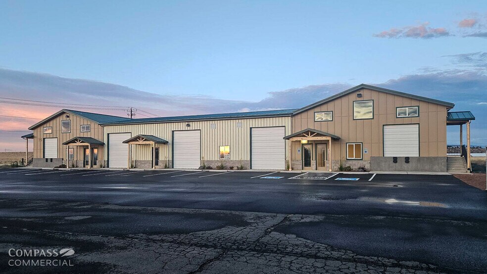 35 Cherry Ln, Madras, OR à louer - Photo de l’immeuble – Image 2 sur 17
