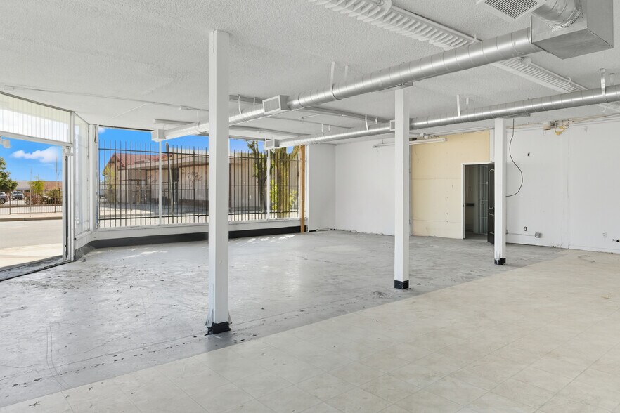 38463 9th St E, Palmdale, CA à vendre - Photo de l’immeuble – Image 3 sur 6