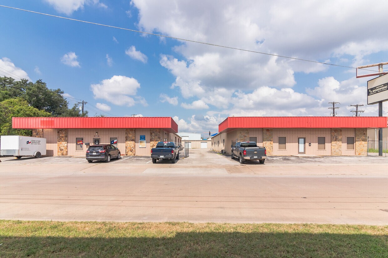 2602 Commerce St, Marble Falls, TX à louer Photo principale– Image 1 sur 4